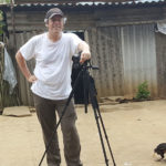 包雷耐和他最得力的助手——生锈老相机——在云南高原拍摄